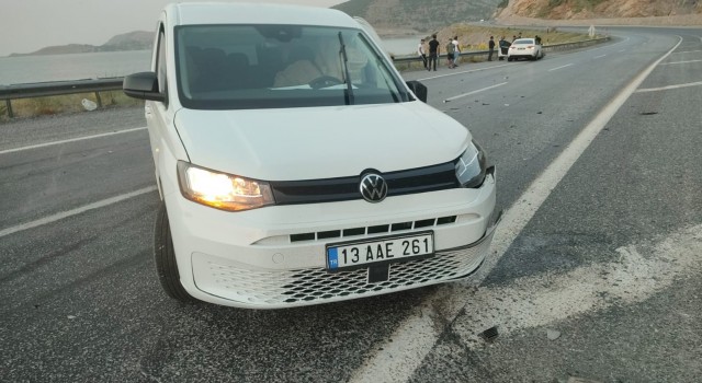 Tatvanda trafik kazası: 3 yaralı