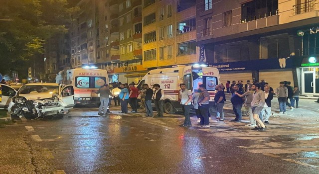 Tatvanda trafik kazası: 3 yaralı