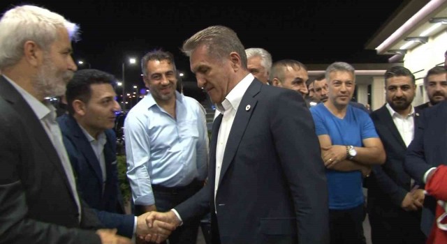 TDP Genel Başkanı Sarıgül: Yunan parlamentosu önünde Türk bayrağını gururla ve kimseden korkmadan açtık