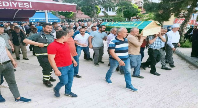 Tedavi gördüğü hastanede hayatını kaybeden orman işçisi Karabükte defnedildi