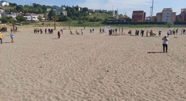 Tekirdağda 100 kişi imece usulüyle plajları temizledi