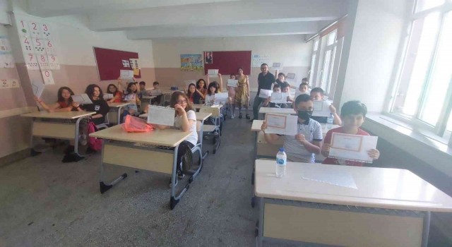 Tekirdağda 200 bini aşkın öğrenci karne heyecanı yaşadı