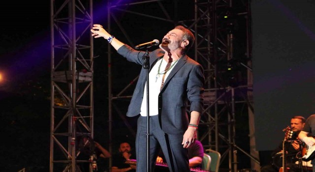 Tekirdağda Altun rüzgarı: Konser alanını dolduran vatandaşlar havadan görüntülendi