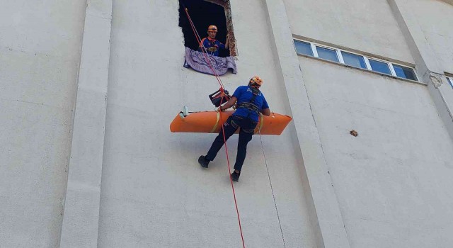 Tekirdağda nefes kesen deprem tatbikatı: Şarköy 7.4le sallandı ortalık karıştı