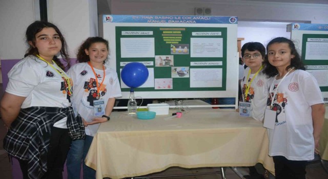 TEKNOFESTe katılan öğrencilerden bilim fuarı