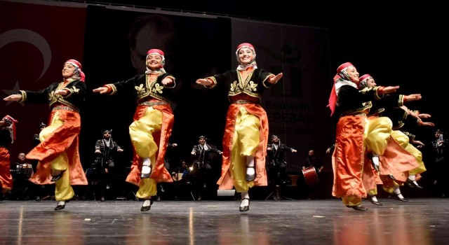 Tepebaşında Yıl Sonu Halk Dansları Gösterisi