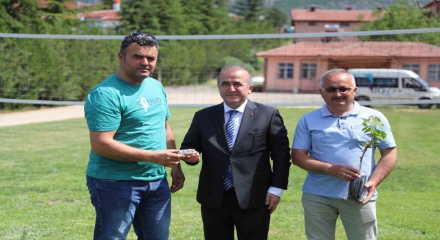 Tokatta 12 bin adet tüplü asma fidanı ile 400 ana arı törenle dağıtıldı