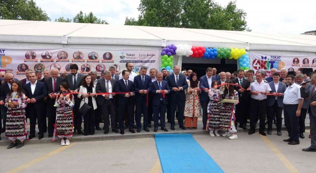 Tokatta dev çadırda 1 milyon kitap okuyucularla buluştu