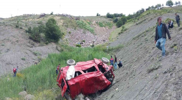 Tokatta minibüs uçuruma yuvarlandı. 4 ölü, 1 yaralı