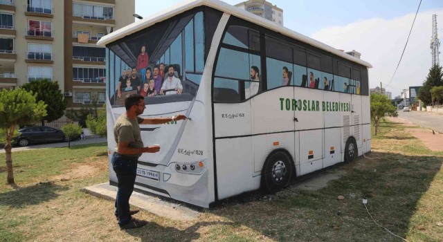 Toroslarda elektrik trafosu belediye servis otobüsü görünümüne dönüştü