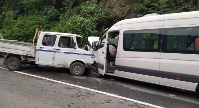 Trabzonda trafik kazası: 3ü ağır 5 yaralı