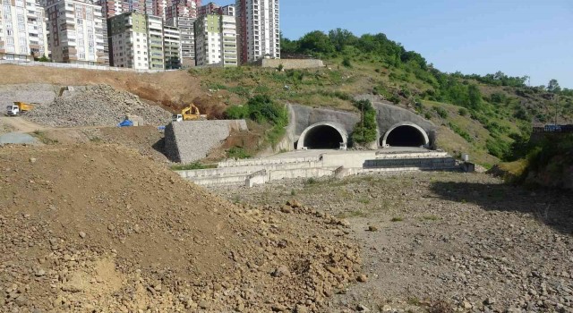 Trabzondaki Kanuni Bulvarında viyadük ve tünel inşaatlarının yapımı sürüyor