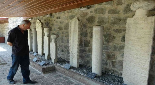 Trabzondaki Osmanlı Dönemine ait mezar taşlarının büyük bir kısmı burada sergileniyor