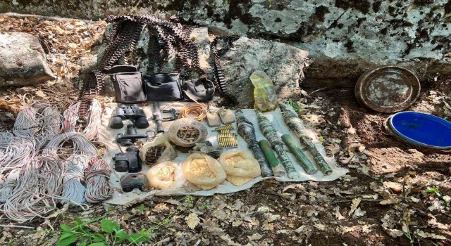 Tuncelide 6 sığınak içerisinde mühimmat ve yaşam malzemesi ele geçirildi