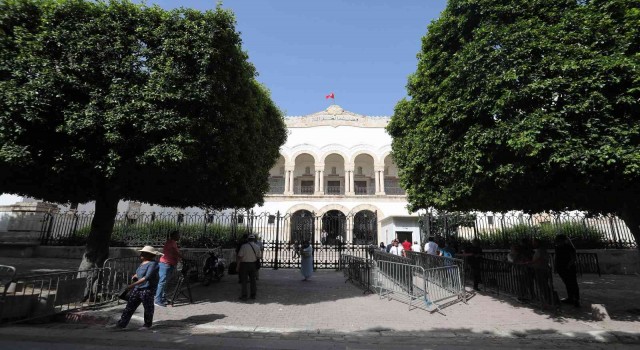 Tunusta hakimler, görevden alınanlar için 1 haftalık grevde