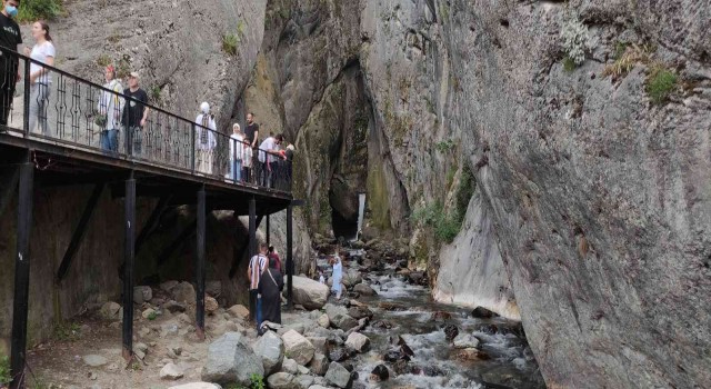 Turistler bu şelaleyi görmeden şehirden ayrılmıyor