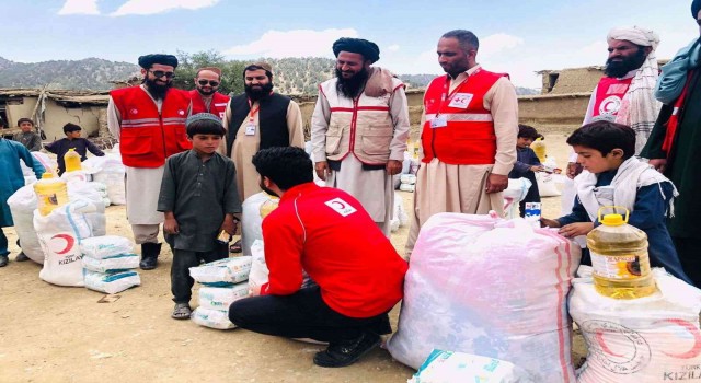 Türk Kızılayından Afgan depremzedelere yardım