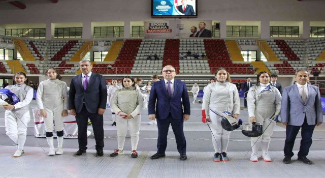 Türkiye Eskrim Şampiyonasının açılış seremonisi yapıldı