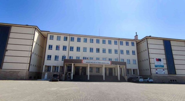 Türkiyede ilk kez bir okul güneş paneli atölyesi kurdu