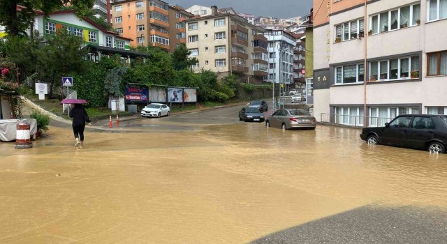 Turuncu alarm verilen Zonguldakta yağış sürüyor