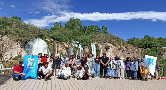 Tuşba Belediyesinden, sınava girecek öğrencilere motivasyon gezisi