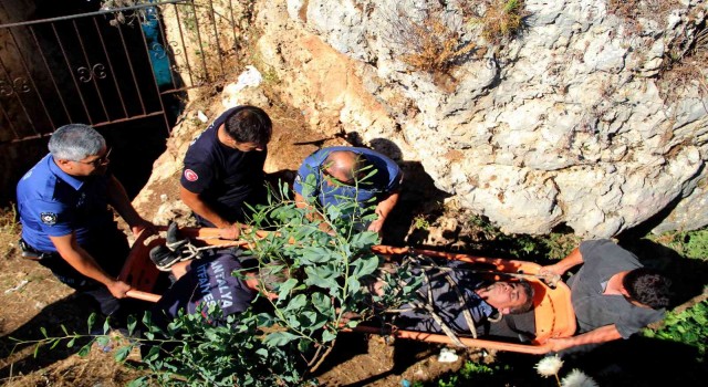 Tuvaletini yaparken falezlerden düştü, polis ve itfaiye alarma geçti