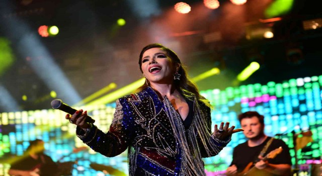 Uluslararası Bursa Festivaliinde Selami Şahin ve Burcu Güneş sahne aldı