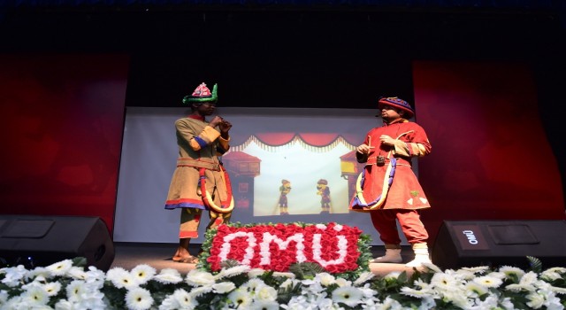 Uluslararası öğrencilerin mezuniyet coşkusu