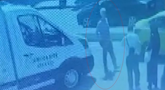Ümraniyede kamyonetten telefon hırsızlığı kamerada