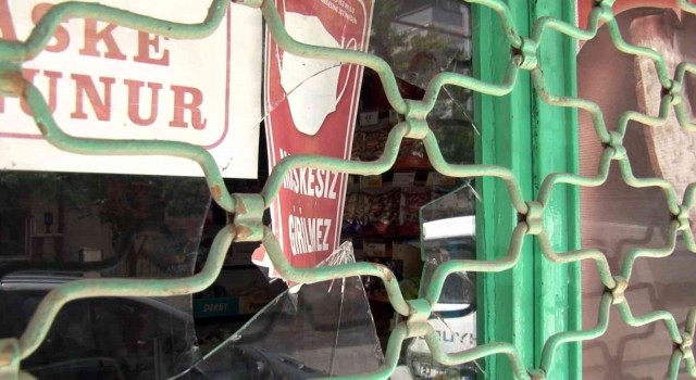 Ümraniyede markette taciz iddiası: Dükkanı basıp darbettiler