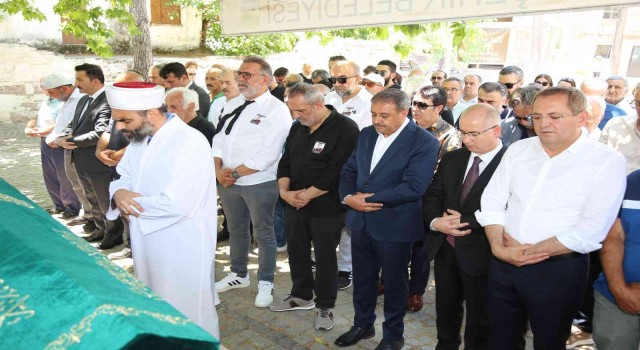 Ünlü sanatçı Yavuz Bingölün annesi Şahsenem Bacı toprağa verildi