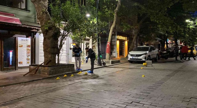Üsküdarda husumetli 2 grup birbirlerine kurşun yağdırdı: 2 yaralı