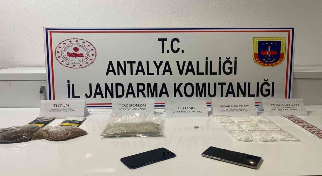 Üzerlerinde uyuşturucuyla yakalandılar