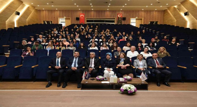 Uzman Dr. Ayyıldız, Eskişehir OSBde kadınları kanser konusunda bilgilendirdi