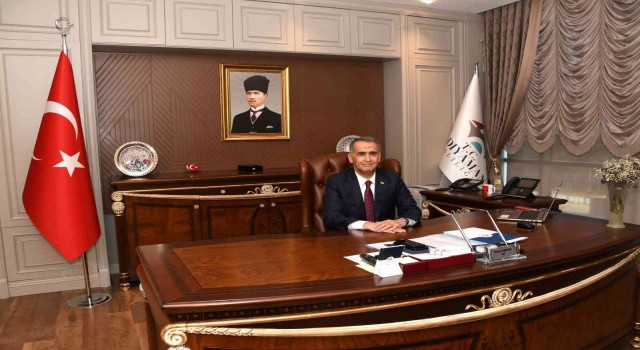 Vali Çuhadar YKSye girecek öğrencilere başarılar diledi