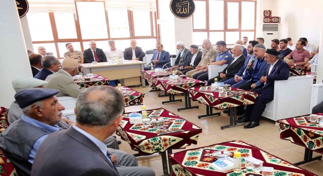 Vali Gündüzöz, Tokmak ve Akın ailelerine taziyede bulundu