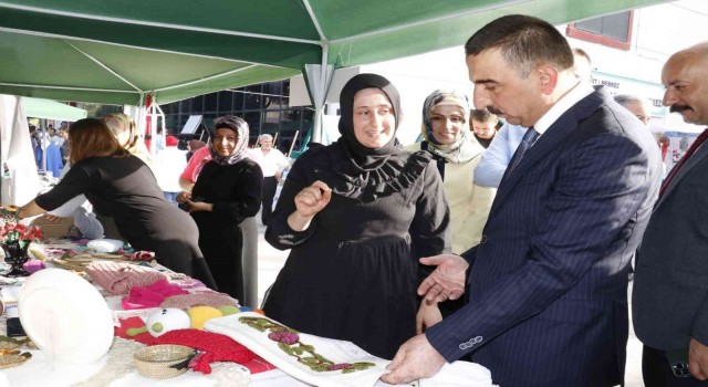 Vali Hacıbektaşoğlu Hayat Boyu Öğrenme Haftası etkinliklerinde