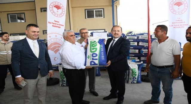 Vali Pehlivan, Tarsusta çiftçilere soya tohumu dağıttı