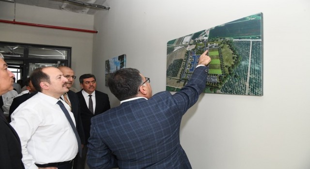 Vali Pehlivandan Mersin Agroparkta inceleme