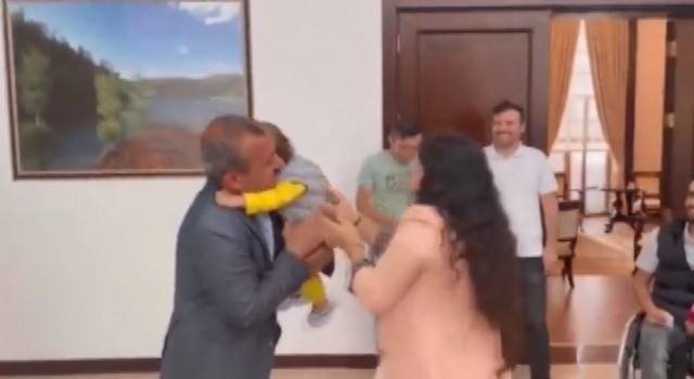 Vali ve gazi çocuğu arasında duygulandıran anlar