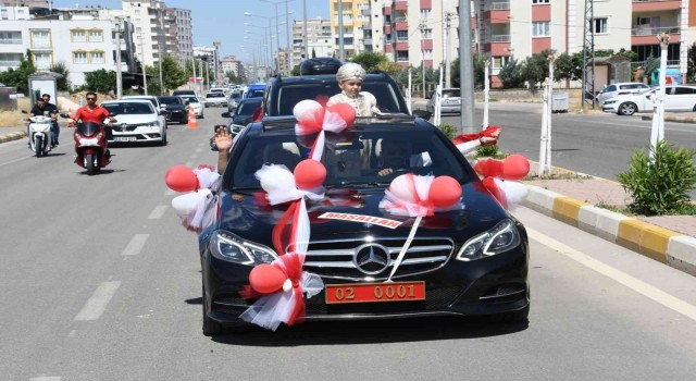 Valinin makam aracı şehit çocuğunun sünnet arabası oldu
