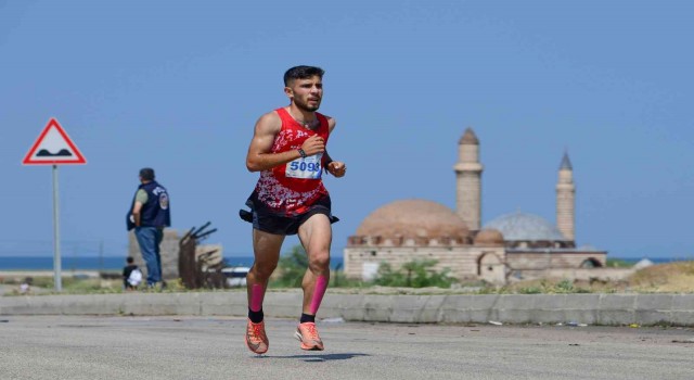 Van Büyükşehir Belediyesi ‘1. Van Denizi Yarı Maratonu koşusu yapıldı