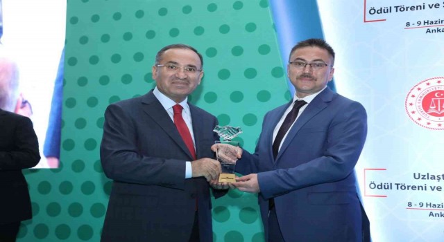 Van Cumhuriyet Başsavcısı Dönmeze ikinci kez ‘uzlaştırma ödülü verildi