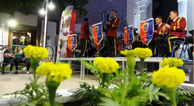 Vanda Mehmetçikten halka konser