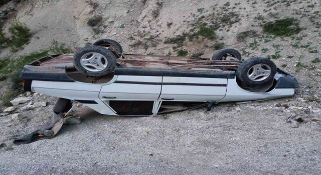 Virajı alamayan otomobil takla atıp ters döndü; 1 yaralı