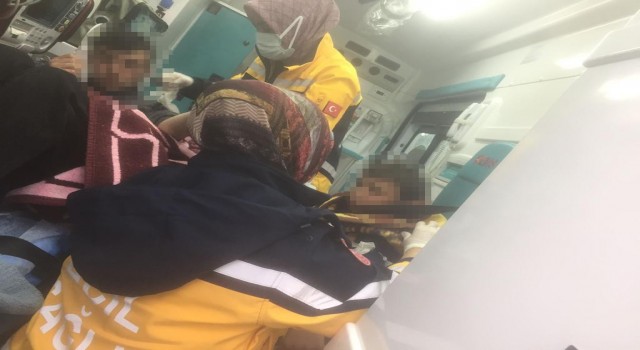 Yağışlı havada kayalıklarda mahsur kalan çocuklar kurtarıldı
