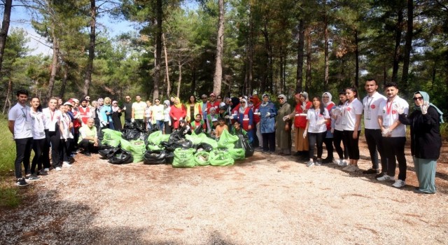 Yangınlara sebep olan cam şişeler ormanlık alandan toplandı