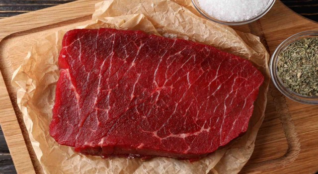 Yapay etin market raflarında yer alması 30 yılı bulur