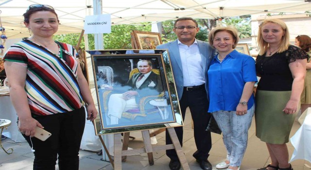 Yaptığı Atatürk tablosunu Paha biçilemez diyerek satmadı