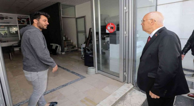 Yaşar, sel mağdurlarını ziyaret etti